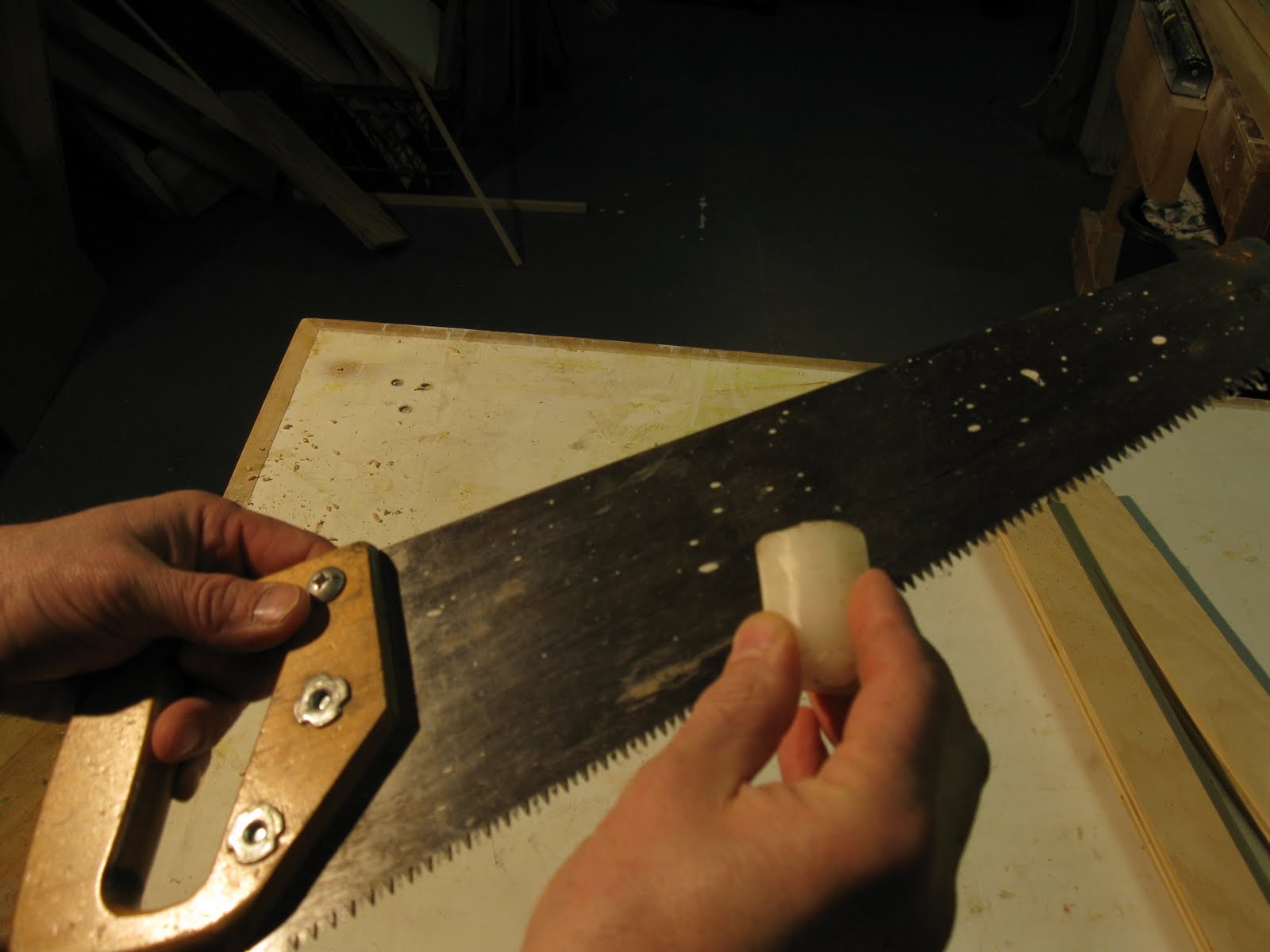 do you need to oil a hand saw?